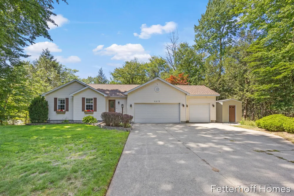 6615 Beech Creek Drive Fruitport Charter Township, MI 49415