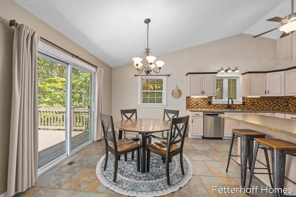 6615 Beech Creek Drive Fruitport Charter Township, MI 49415