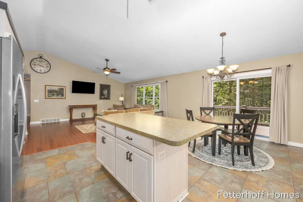 6615 Beech Creek Drive Fruitport Charter Township, MI 49415