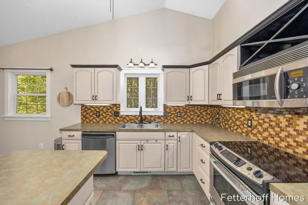 6615 Beech Creek Drive Fruitport Charter Township, MI 49415