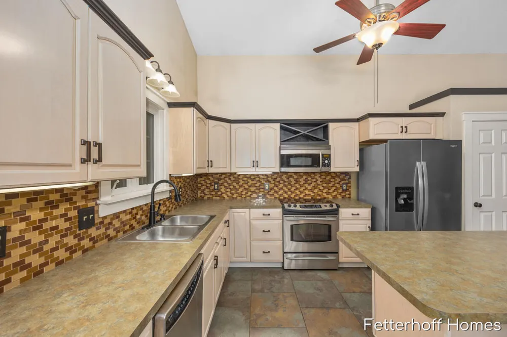 6615 Beech Creek Drive Fruitport Charter Township, MI 49415