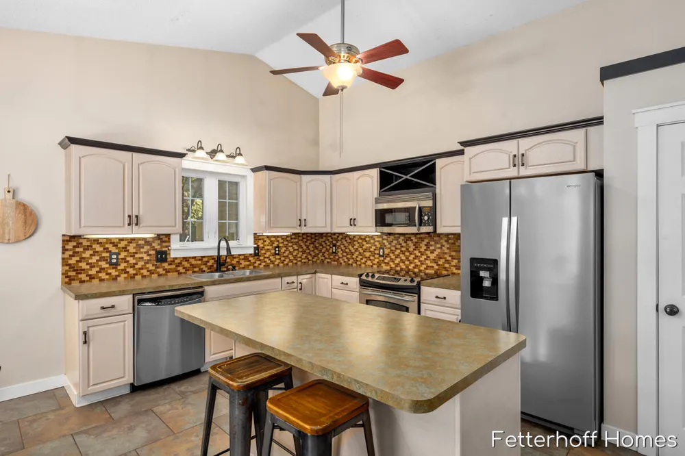 6615 Beech Creek Drive Fruitport Charter Township, MI 49415