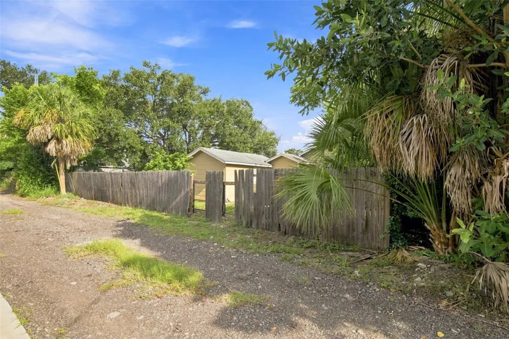 2848 EMERSON AVENUE S St Petersburg, FL 33712