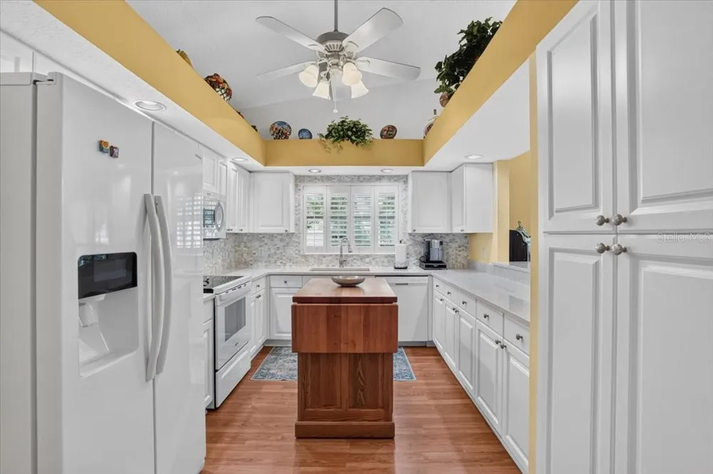 7165 MELROSE PLACE Bradenton, FL 34203
