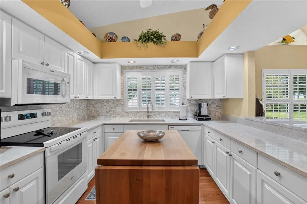 7165 MELROSE PLACE Bradenton, FL 34203
