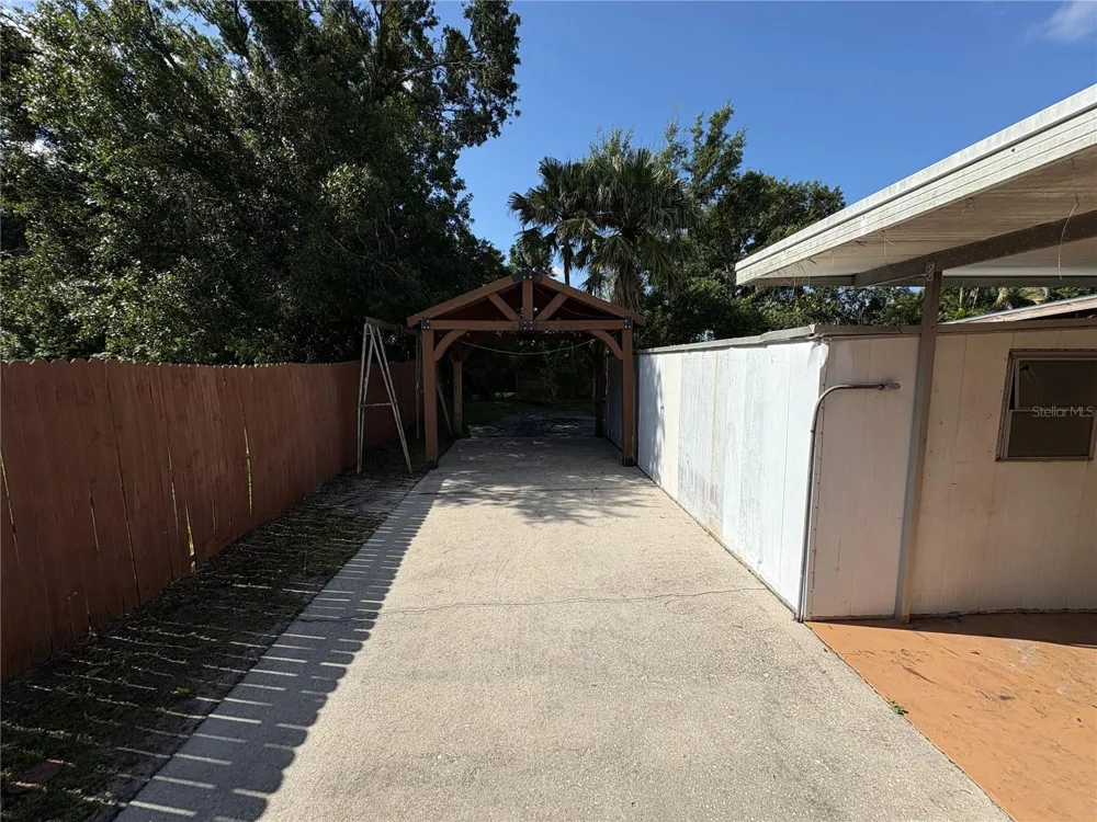 6024 48TH AVENUE DRIVE E Bradenton, FL 34203