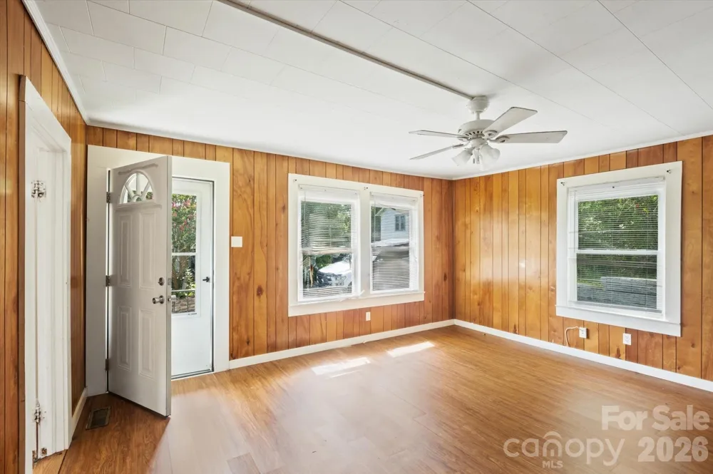 138 West Lane Brevard, NC 28712