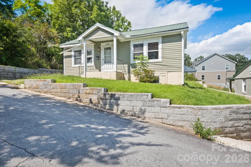 138 West Lane Brevard, NC 28712