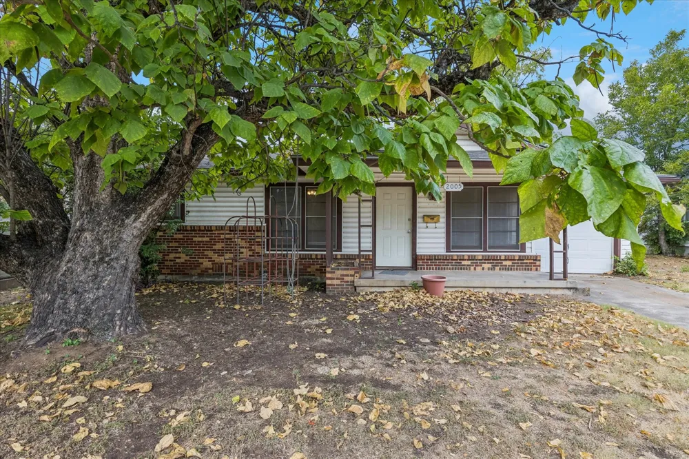2005 Haltom Road Haltom City, TX 76117