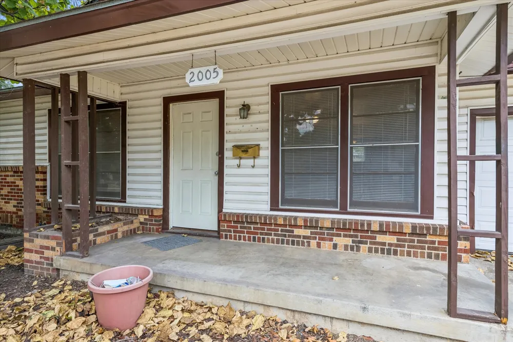 2005 Haltom Road Haltom City, TX 76117