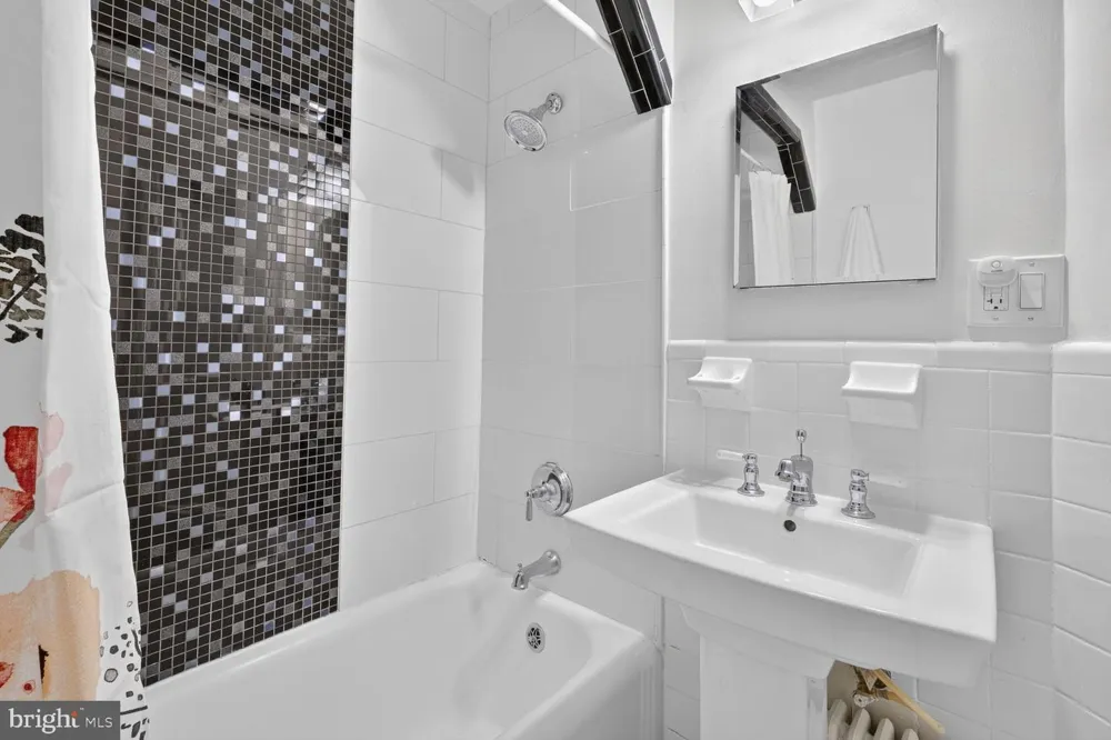 2505 39TH STREET NW Washington, DC 20007