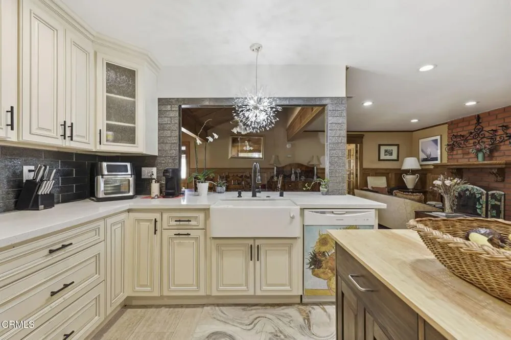 2044 Patricia Street Oxnard, CA 93036