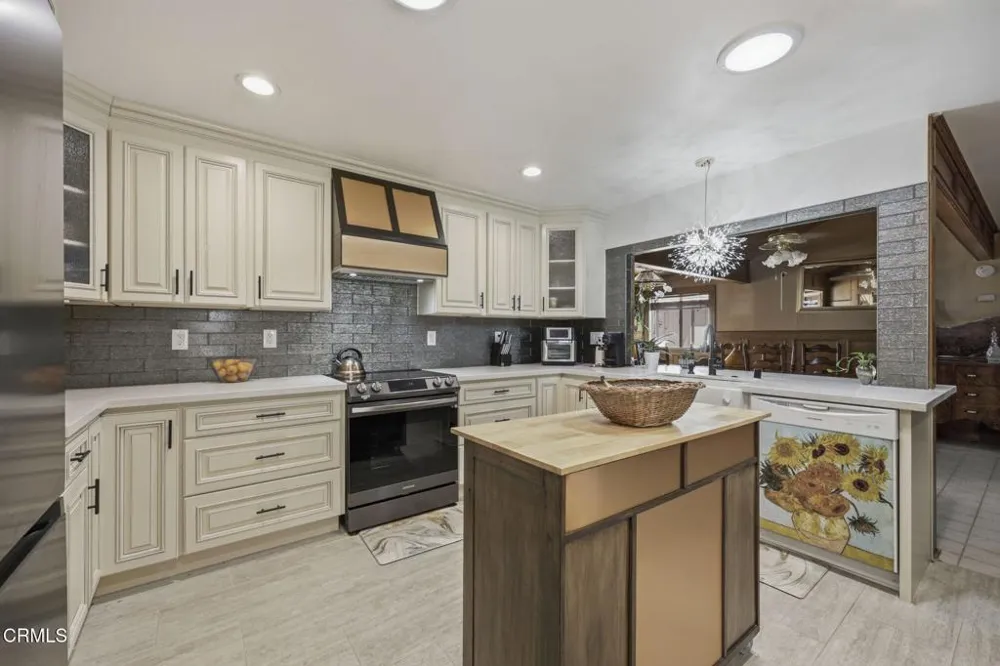 2044 Patricia Street Oxnard, CA 93036
