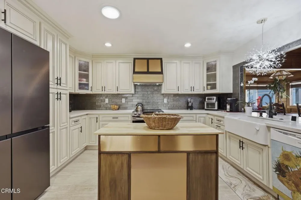 2044 Patricia Street Oxnard, CA 93036