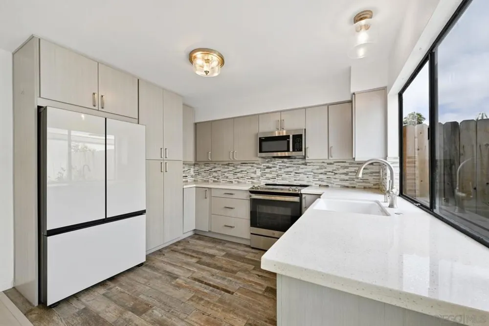 3107 Via Sombra Carlsbad, CA 92010