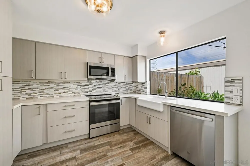 3107 Via Sombra Carlsbad, CA 92010