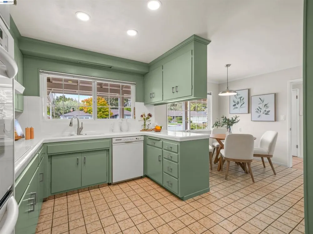 38660 Kimbro St Fremont, CA 94536