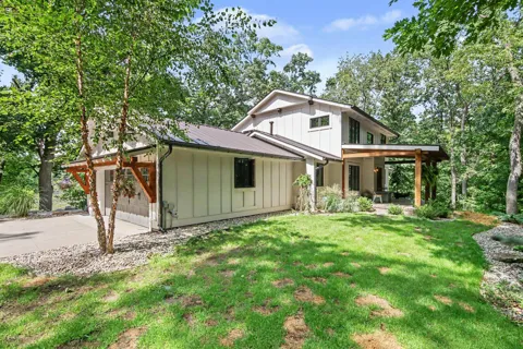 7373 Thornapple Dales Drive SE
