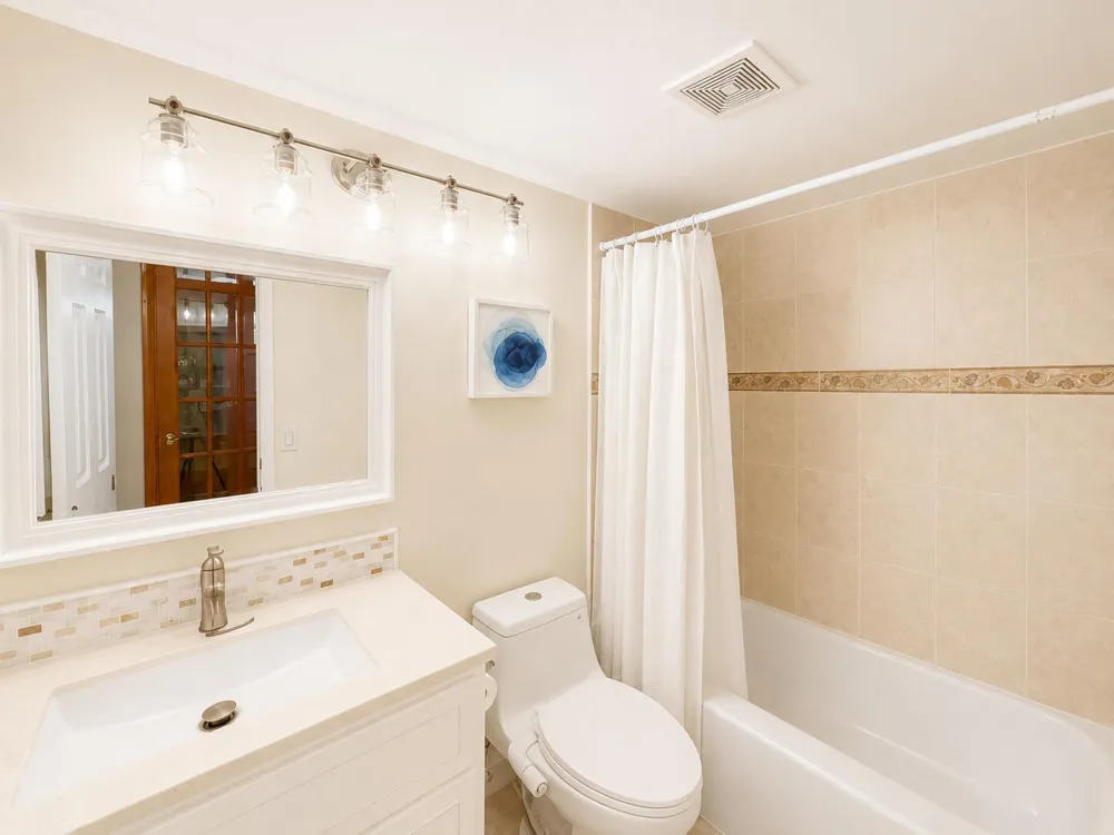 9411 Hollybrook Lake Drive #309 Pembroke Pines, FL 33025