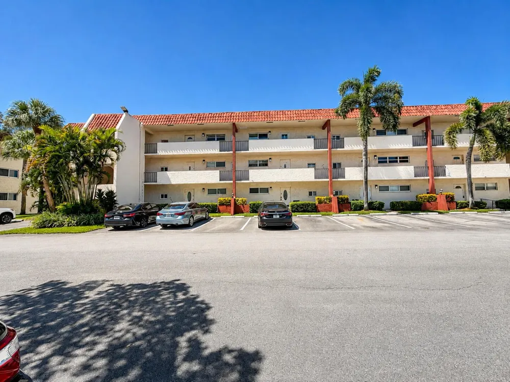 9411 Hollybrook Lake Drive #309 Pembroke Pines, FL 33025