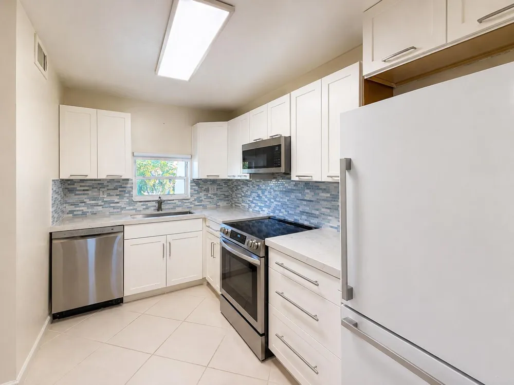 9411 Hollybrook Lake Drive #309 Pembroke Pines, FL 33025