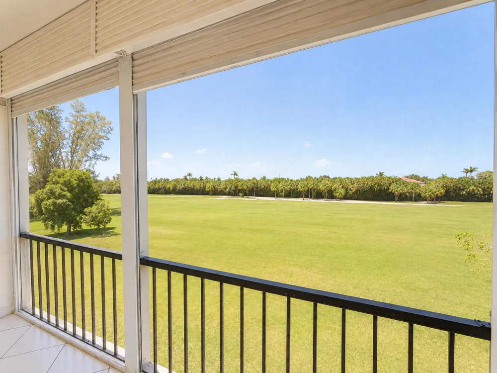 9411 Hollybrook Lake Drive #309 Pembroke Pines, FL 33025
