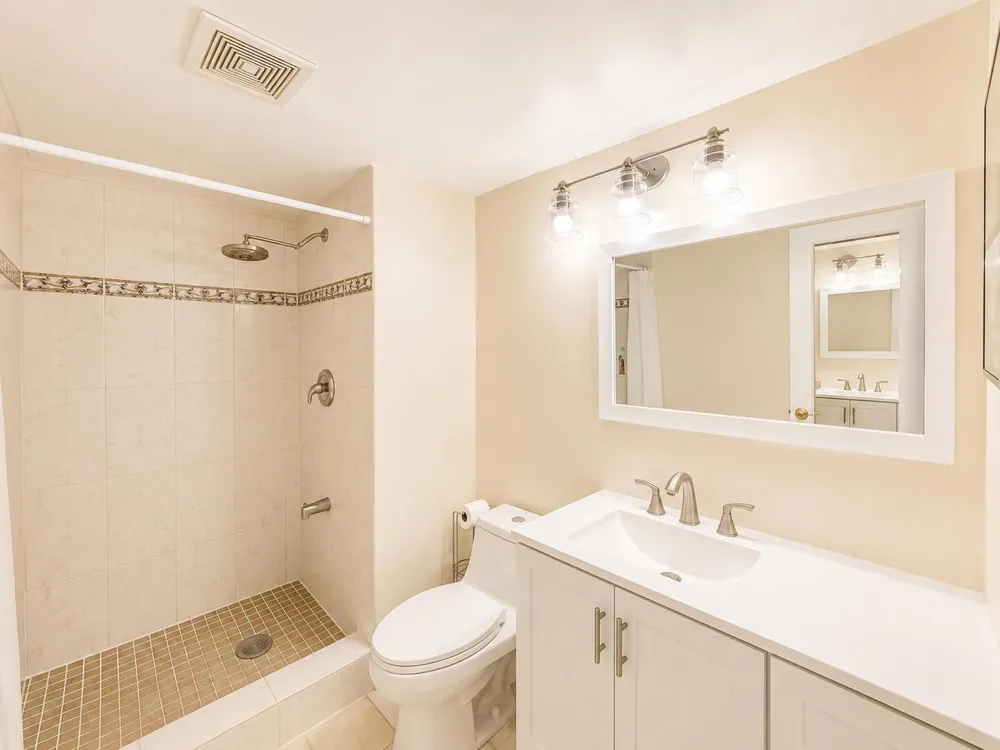 9411 Hollybrook Lake Drive #309 Pembroke Pines, FL 33025