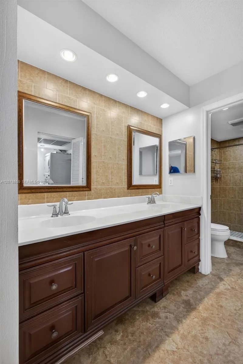 725 Hummingbird Way #109 North Palm Beach, FL 33408