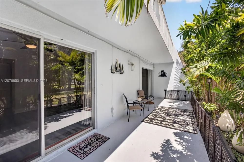 725 Hummingbird Way #109 North Palm Beach, FL 33408