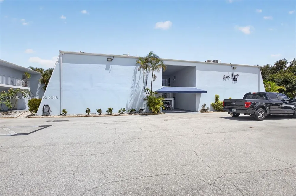 725 Hummingbird Way #109 North Palm Beach, FL 33408