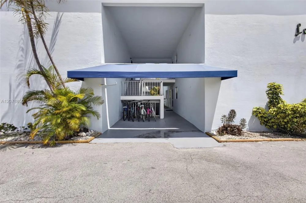 725 Hummingbird Way #109 North Palm Beach, FL 33408