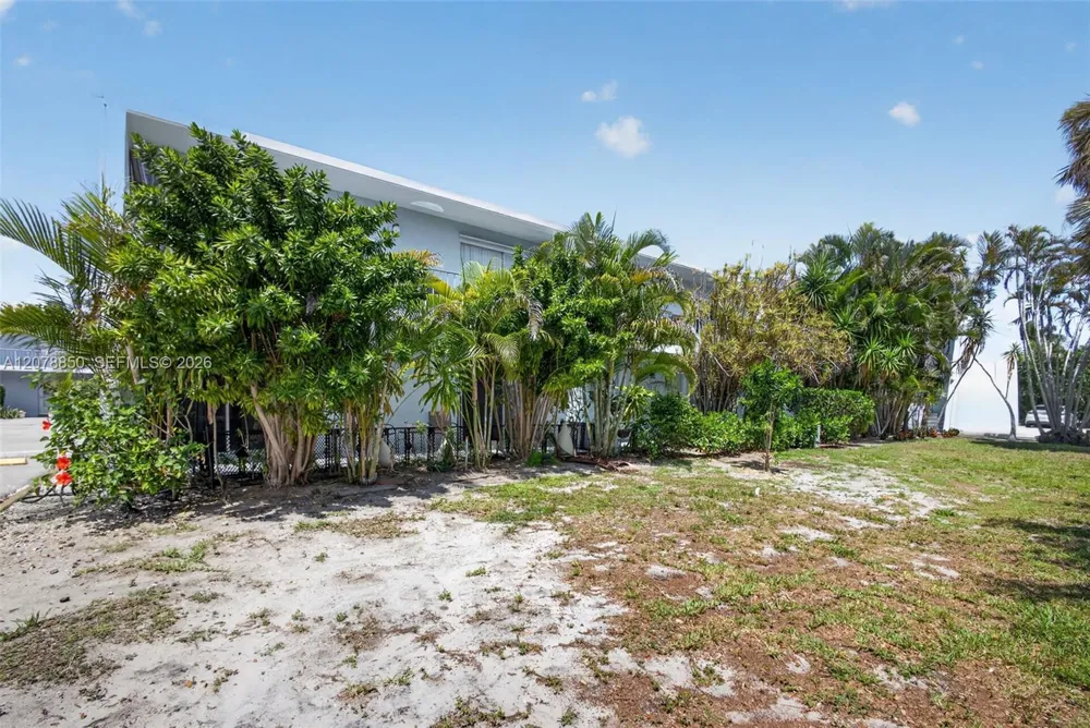 725 Hummingbird Way #109 North Palm Beach, FL 33408