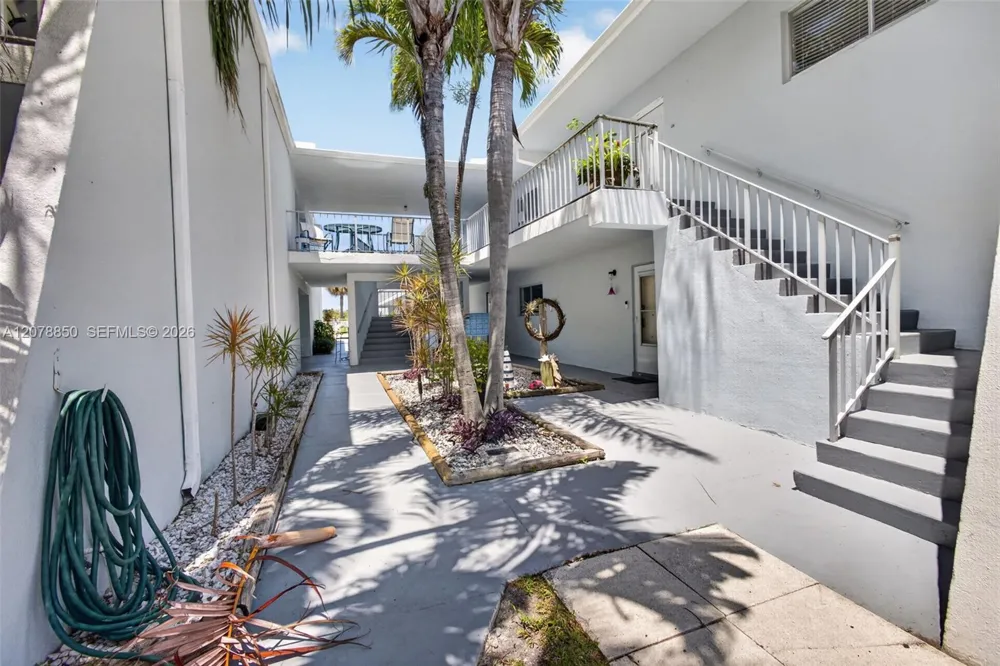 725 Hummingbird Way #109 North Palm Beach, FL 33408