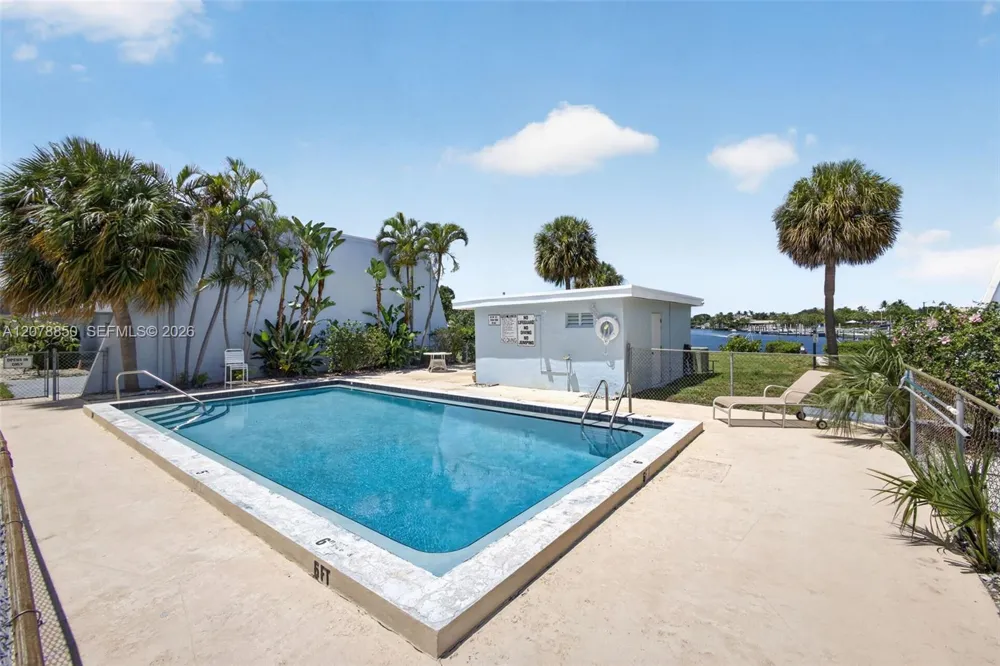 725 Hummingbird Way #109 North Palm Beach, FL 33408