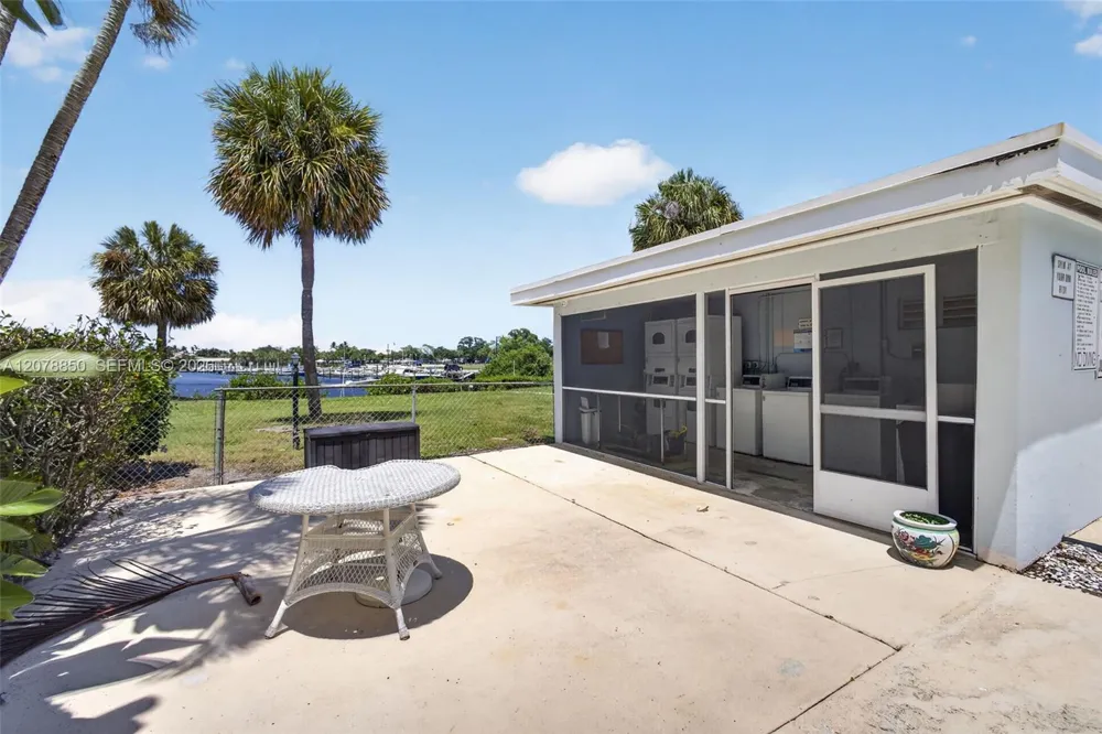 725 Hummingbird Way #109 North Palm Beach, FL 33408