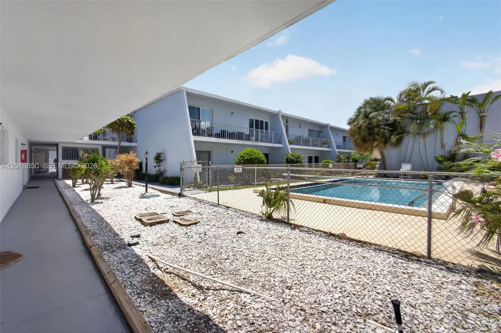 725 Hummingbird Way #109 North Palm Beach, FL 33408