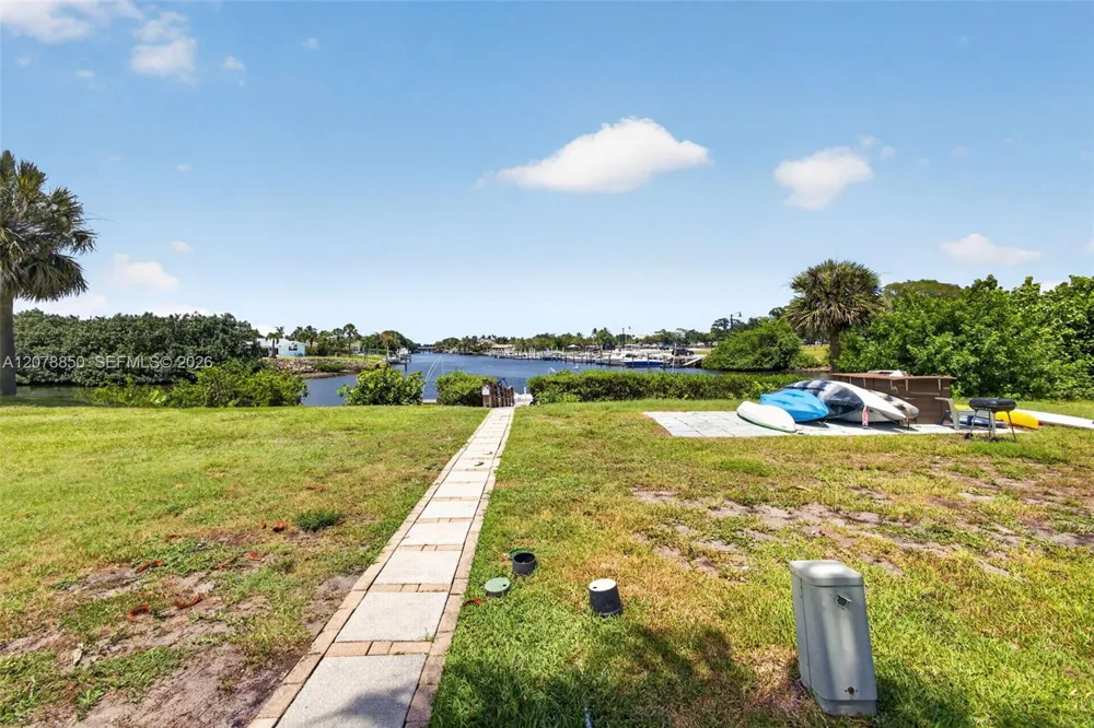 725 Hummingbird Way #109 North Palm Beach, FL 33408