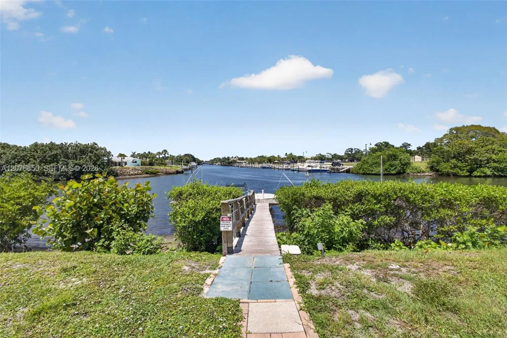 725 Hummingbird Way #109 North Palm Beach, FL 33408