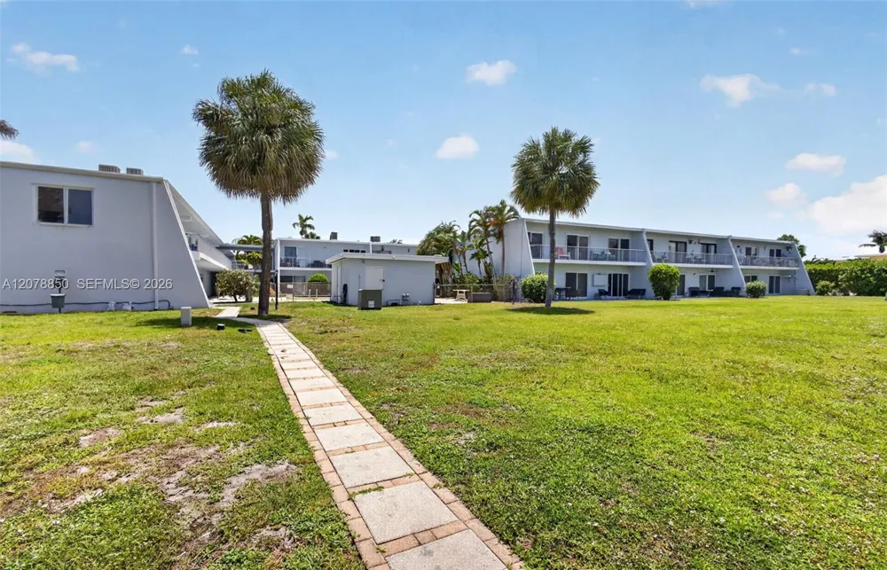 725 Hummingbird Way #109 North Palm Beach, FL 33408