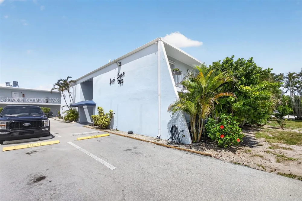 725 Hummingbird Way #109 North Palm Beach, FL 33408