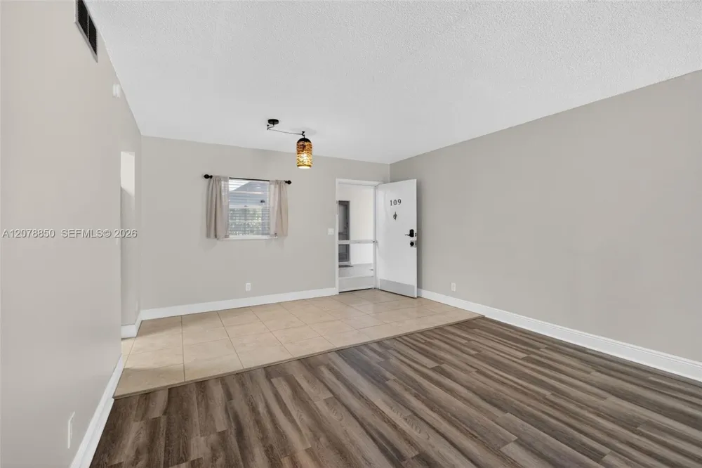 725 Hummingbird Way #109 North Palm Beach, FL 33408