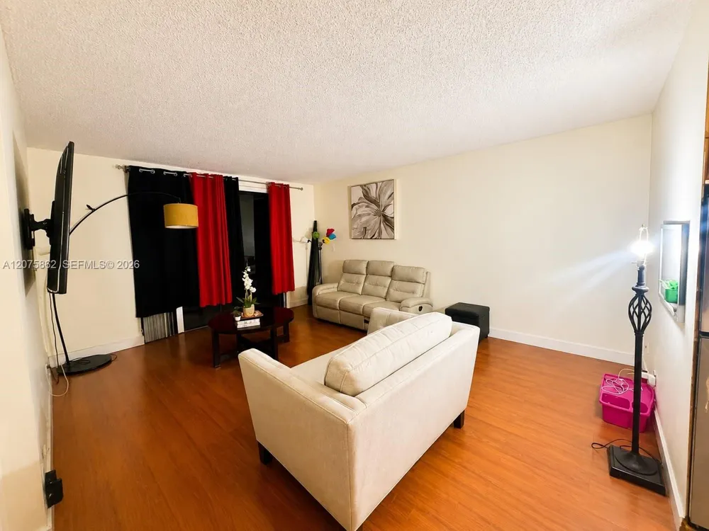 3730 Inverrary Dr #3B Lauderhill, FL 33319