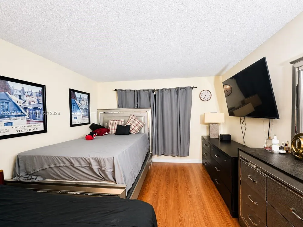 3730 Inverrary Dr #3B Lauderhill, FL 33319