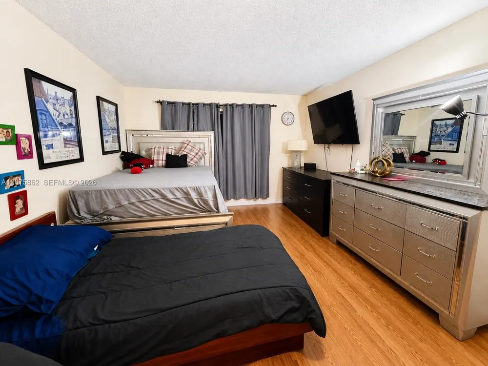 3730 Inverrary Dr #3B Lauderhill, FL 33319