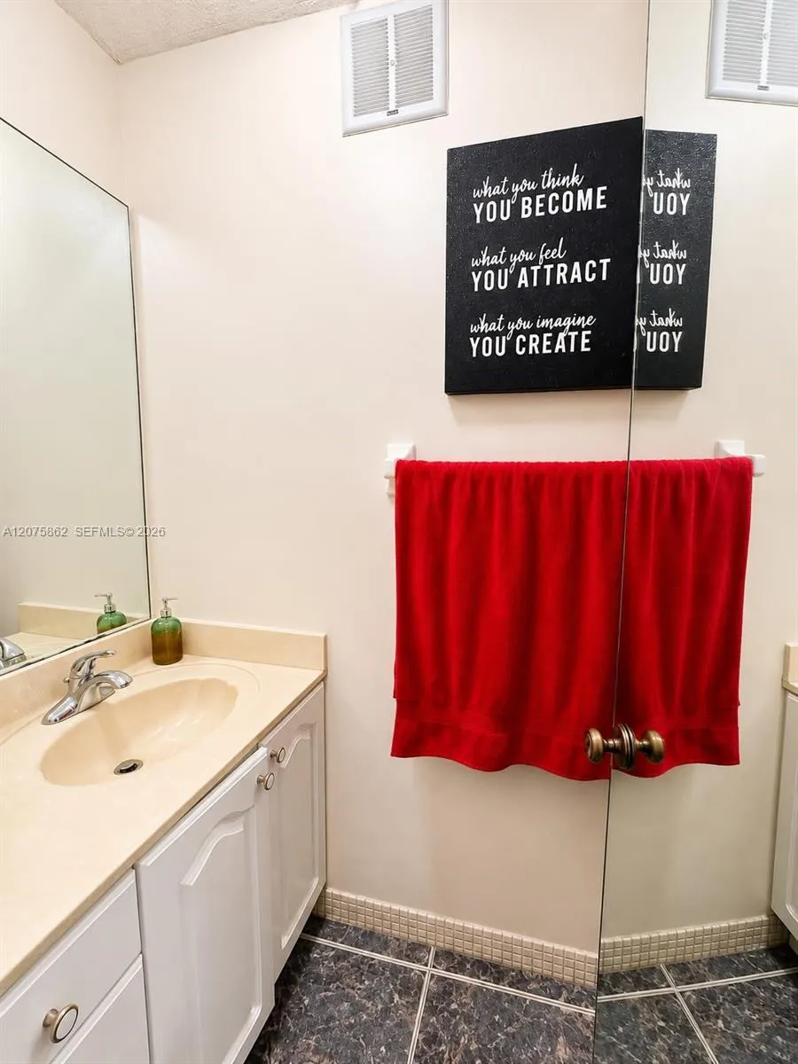 3730 Inverrary Dr #3B Lauderhill, FL 33319