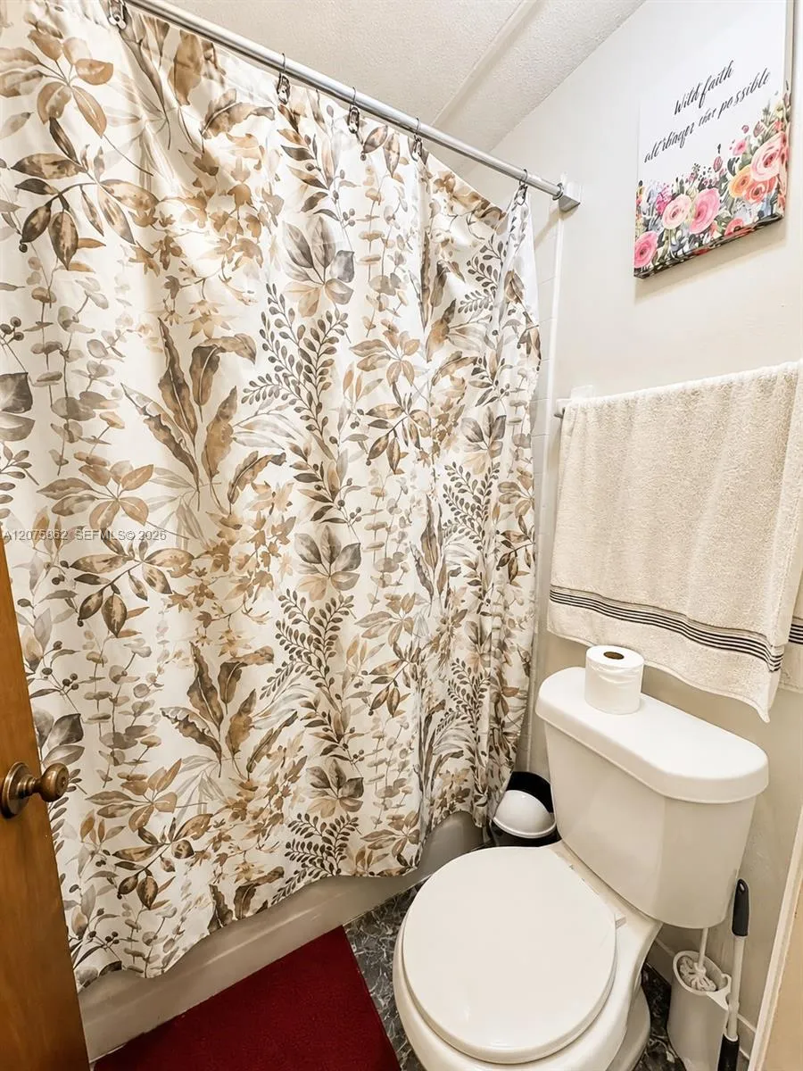 3730 Inverrary Dr #3B Lauderhill, FL 33319