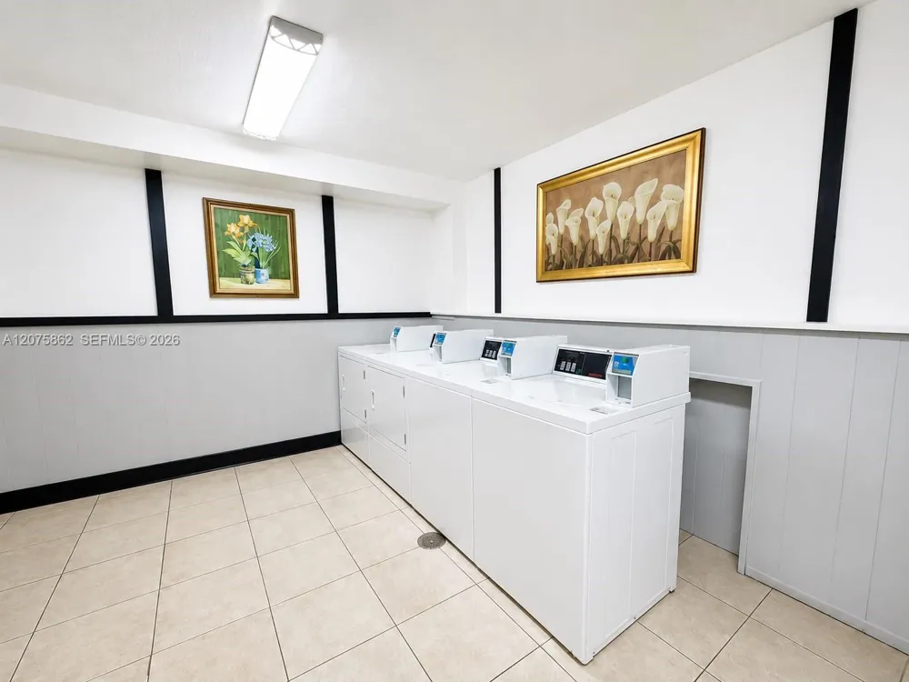3730 Inverrary Dr #3B Lauderhill, FL 33319