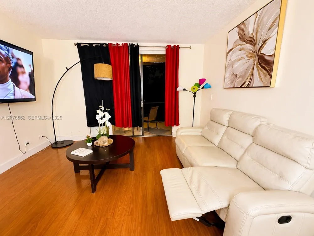 3730 Inverrary Dr #3B Lauderhill, FL 33319