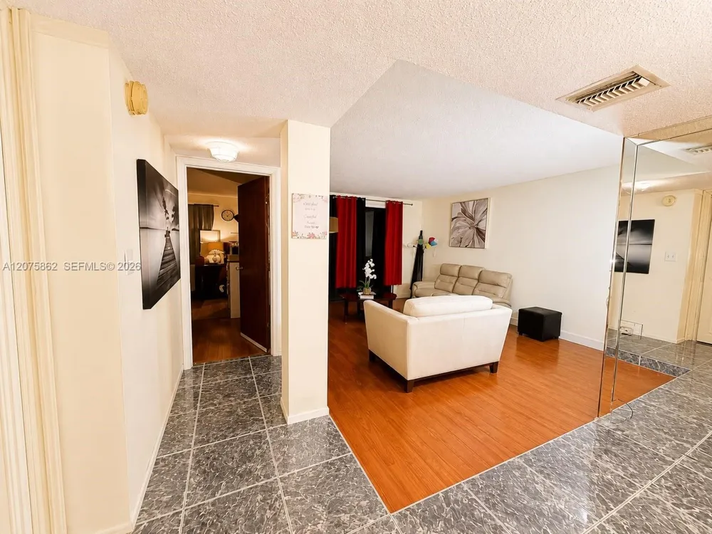 3730 Inverrary Dr #3B Lauderhill, FL 33319