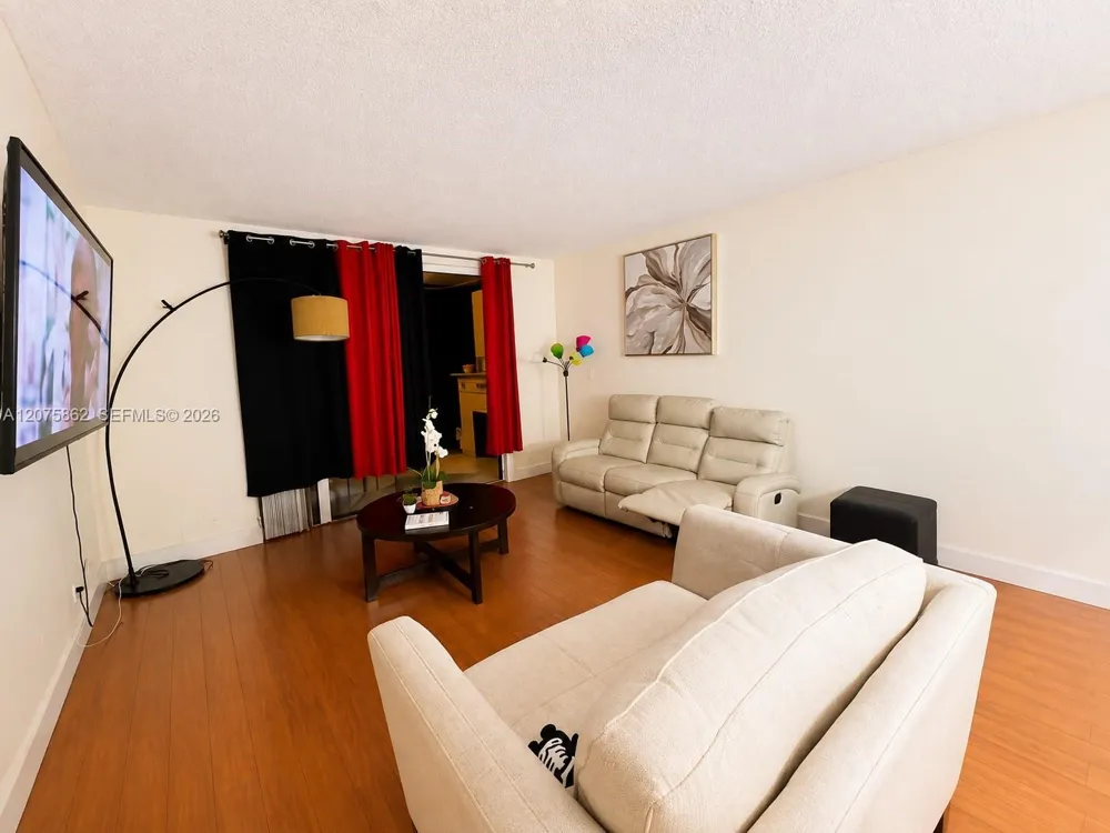 3730 Inverrary Dr #3B Lauderhill, FL 33319
